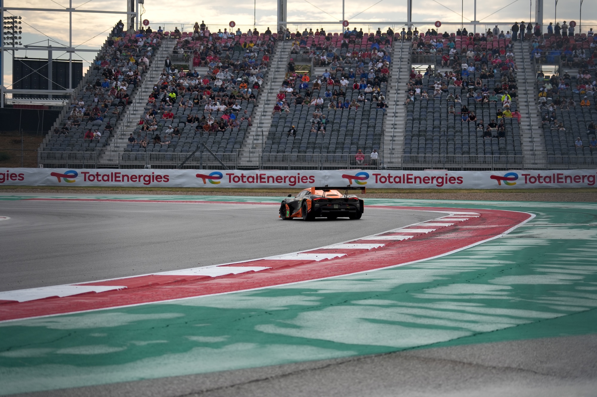 The winner of the LMGT3-class, the McLaren #95